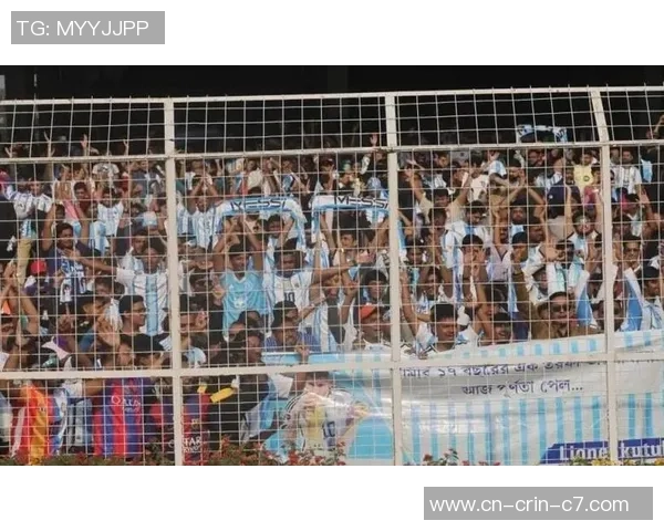 梅西引印度张狂！球迷为他作画绘声绘色，45人27天建21米雕像